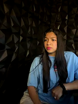 Snapshot of lil_charme chatting on October 27, 4:46 pm lil charme online show from October 27, 4:46 pm