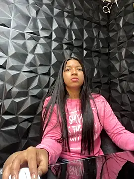 Snapshot of lil_charme chatting on October 25, 7:10 pm lil charme online show from October 25, 7:10 pm