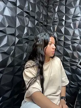 Snapshot of lil_charme chatting on September 29, 3:06 pm lil charme online show from September 29, 3:06 pm