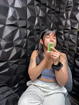 Snapshot of lil_charme chatting on September 9, 10:09 pm lil charme online show from September 9, 10:09 pm