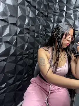 Snapshot of lil_charme chatting on September 16, 3:53 pm lil charme online show from September 16, 3:53 pm