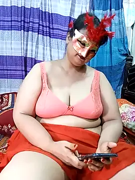 Tanisha-Chy online show from June 5, 6:03 pm