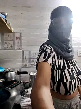 Snapshot of meenu_bhabhi547 chatting on September 15, 1:58 am meenu bhabhi547 online show from September 15, 1:58 am