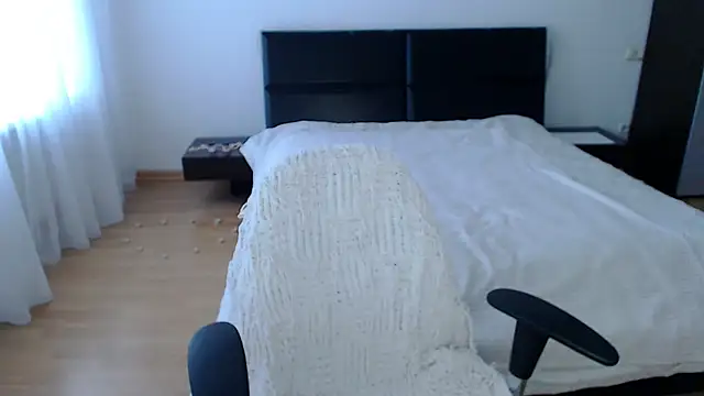 Tina Shines online show from November 1, 1:04 pm