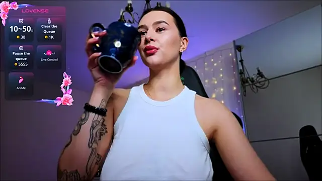 Veronica Larsson online show from July 2, 4:24 pm