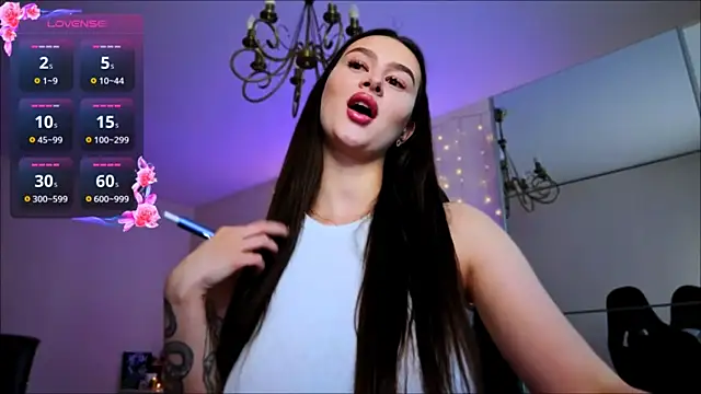 Veronica Larsson online show from June 15, 4:40 pm