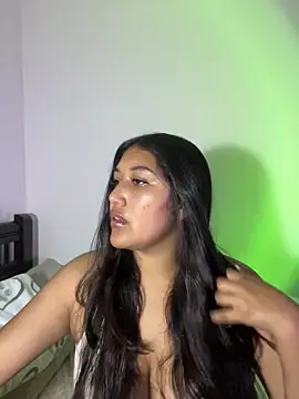 SharaRous online show from August 4, 11:00 pm