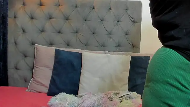 nahiroby ebony online show from May 4, 5:28 pm