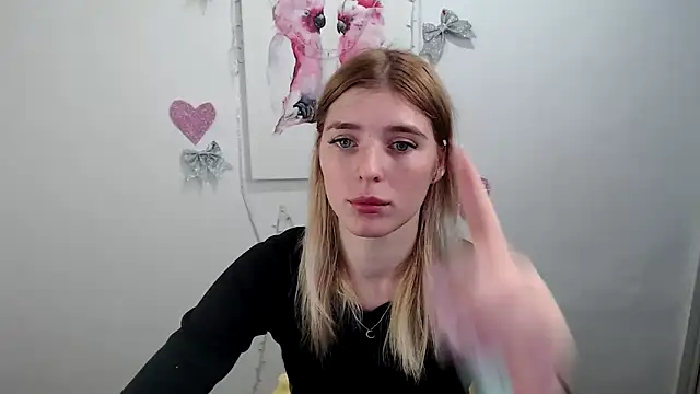 JuiceLips   online show from December 2, 2:30 pm