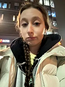 FroggyAnna online show from December 4, 3:24 pm