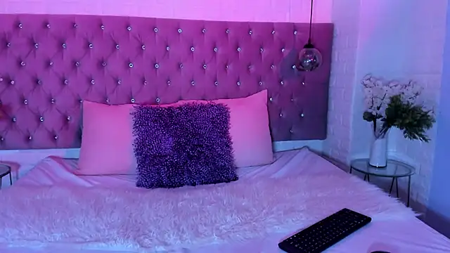 Snapshot of Scarlet_Monroee chatting on October 21, 4:16 am Scarlet Monroee online show from October 21, 4:16 am