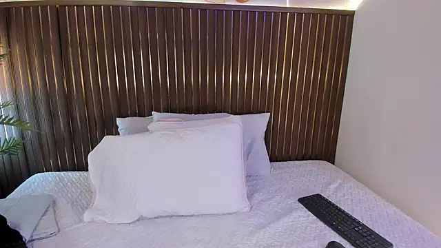 Roxie-NS online show from February 5, 12:30 pm