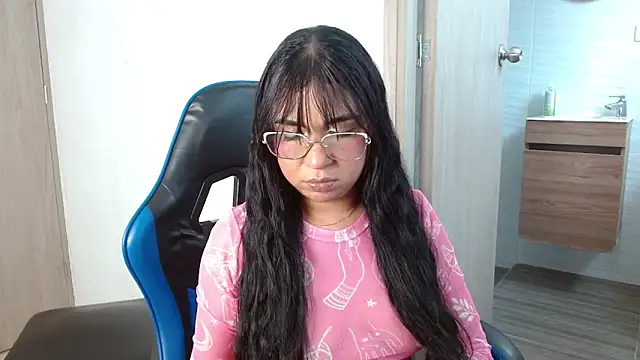 Snapshot of AliceSmiith_ chatting on September 30, 8:03 pm AliceSmiith online show from September 30, 8:03 pm
