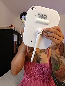 Liahdiaz  online show from June 26, 4:30 pm