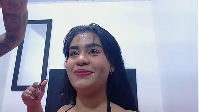 Snapshot of miawhithee chatting on October 2, 5:01 am miawhithee online show from October 2, 5:01 am