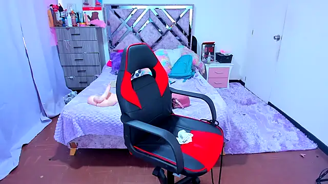 Luna Analya online show from December 5, 1:34 pm