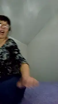 LeemaBean online show from October 11, 6:10 pm