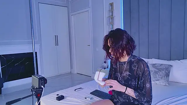 VioletAsh online show from June 13, 4:21 am