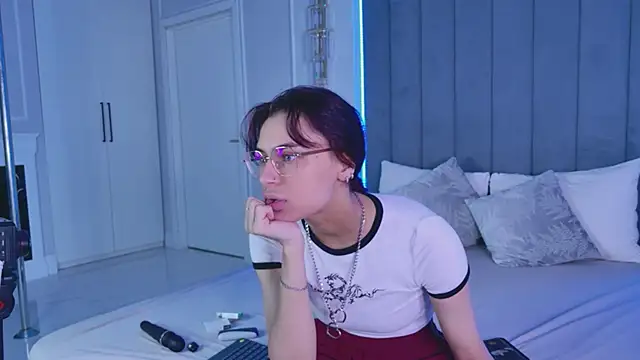 VioletAsh online show from June 14, 4:35 am