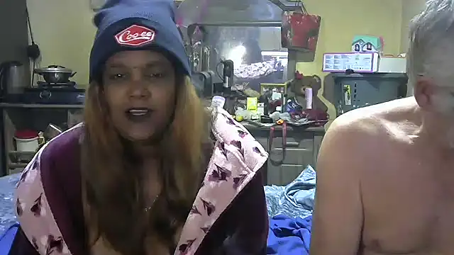 Snapshot of crazyloverstasmike chatting on October 3, 7:52 pm crazyloverstasmike online show from October 3, 7:52 pm