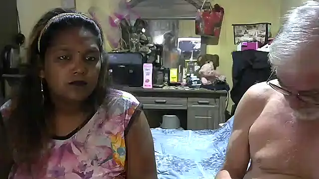 Snapshot of crazyloverstasmike chatting on October 11, 7:05 pm crazyloverstasmike online show from October 11, 7:05 pm