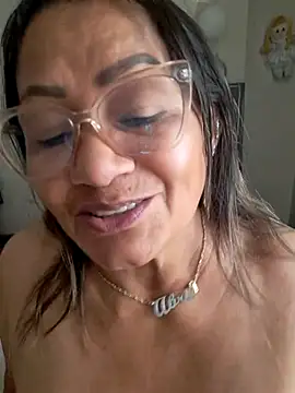 Vickysweeeettt online show from July 28, 3:21 pm
