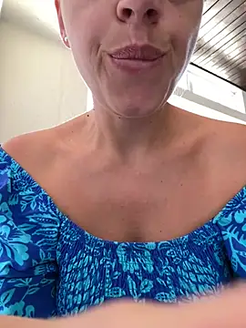 ladywithbigass online show from August 5, 9:48 am
