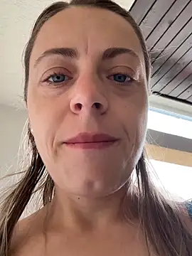ladywithbigass online show from July 8, 5:53 am