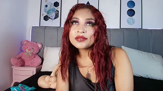 Naiaa Cruz online show from December 3, 8:00 pm