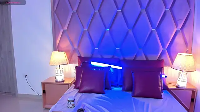 MaskedGirl  online show from October 31, 12:53 pm