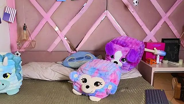 Sophia moo  online show from July 16, 5:01 am