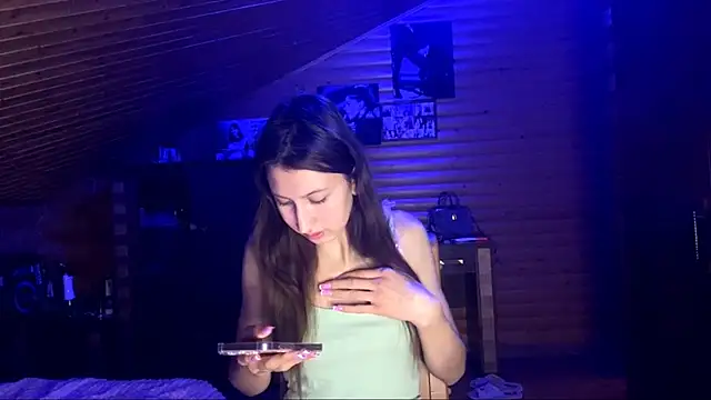 Snapshot of Shyselly chatting on October 15, 5:04 pm Shyselly online show from October 15, 5:04 pm