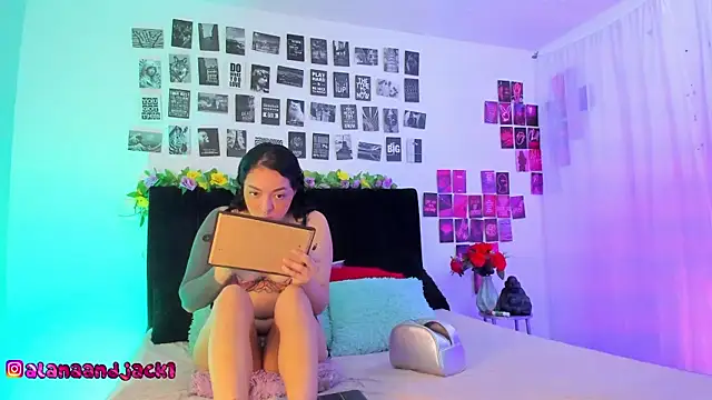 Snapshot of Sarahandzack chatting on September 15, 3:20 pm Sarahandzack online show from September 15, 3:20 pm