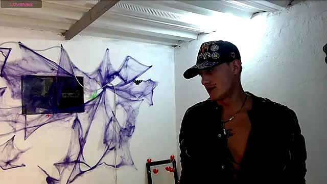 Snapshot of Samms777exotic chatting on October 16, 12:46 am Samms777exotic online show from October 16, 12:46 am