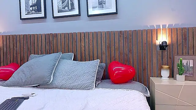 luna roja25 online show from February 19, 1:43 pm