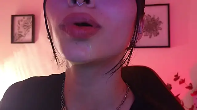 Hollyxx  online show from May 5, 2:14 am