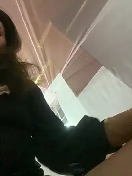 Pyy07 online show from February 6, 1:47 pm