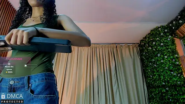 Snapshot of Kiara_Zahiri__ chatting on September 18, 11:09 am Kiara Zahiri online show from September 18, 11:09 am