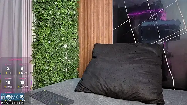 Kiara Zahiri   online show from November 11, 10:56 am