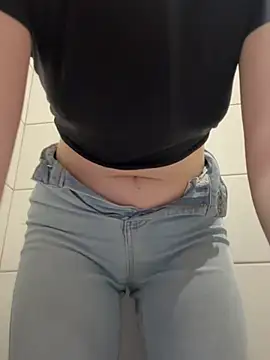 Cumonmme online show from June 11, 9:33 pm