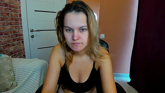 Snapshot of Hot___Jess chatting on October 10, 3:33 am Hot Jess online show from October 10, 3:33 am