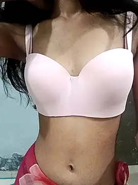 Daizy Shah online show from October 21, 4:00 pm