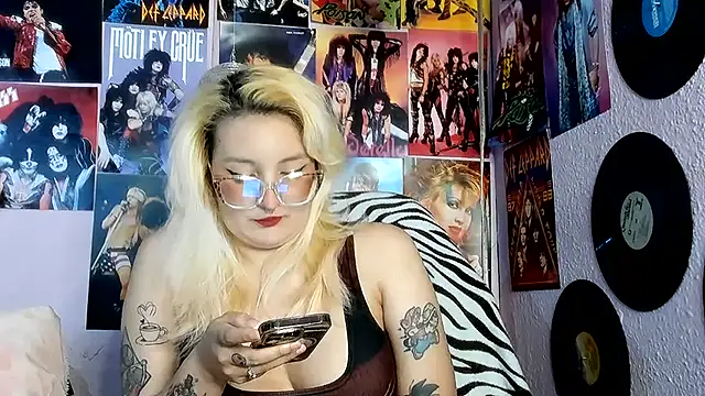 Avril Maria online show from July 11, 10:32 pm