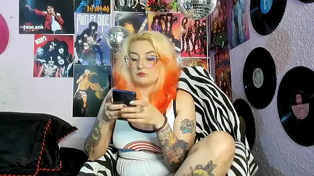 Avril Maria online show from February 11, 9:49 pm