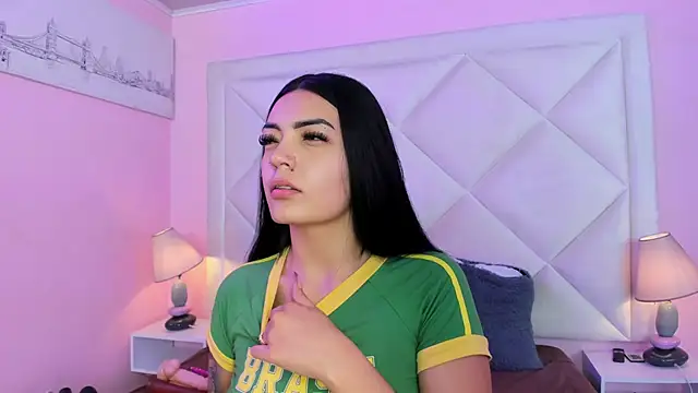 Miaa Smithh   online show from February 4, 11:24 am