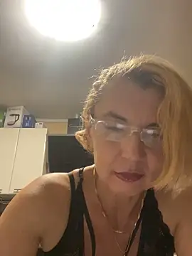 Snapshot of VasylynaLove421 chatting on September 15, 7:43 pm VasylynaLove421 online show from September 15, 7:43 pm