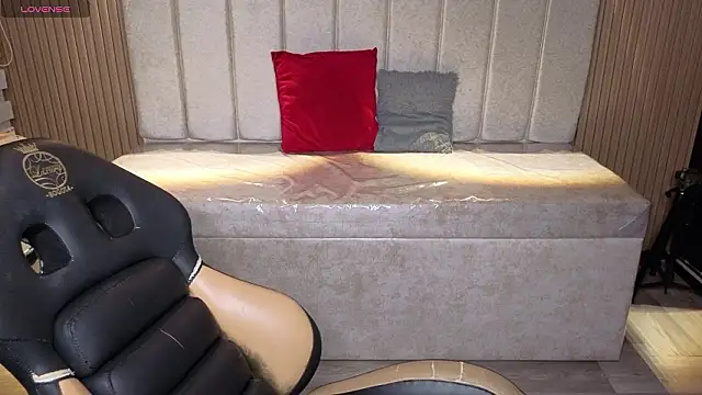  Mia Evans 1 online show from February 5, 8:01 pm