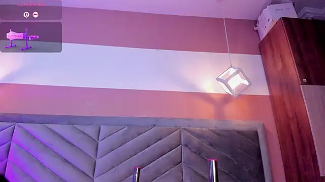 Mia Valentine  online show from November 18, 11:59 pm