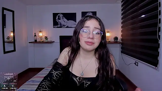 Snapshot of Barbara_Jonesss_4 chatting on October 22, 7:19 pm Barbara Jonesss 4 online show from October 22, 7:19 pm