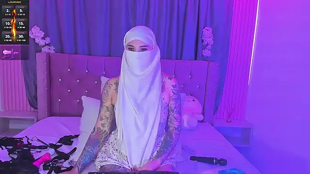 Nayla-Mouna online show from July 7, 7:38 pm